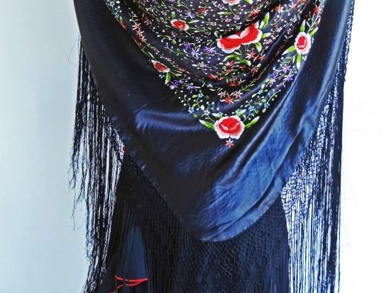 shawl, manton, buying guide, flamenco dance