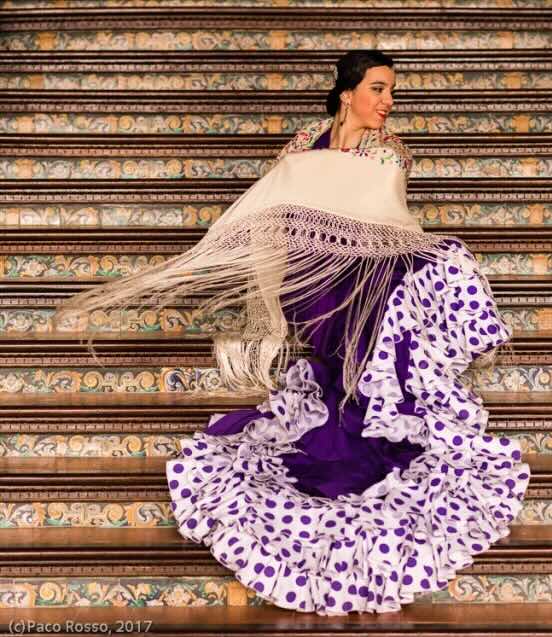 learn Bata de cola shawl manton castanets fan flamenco dance classes
